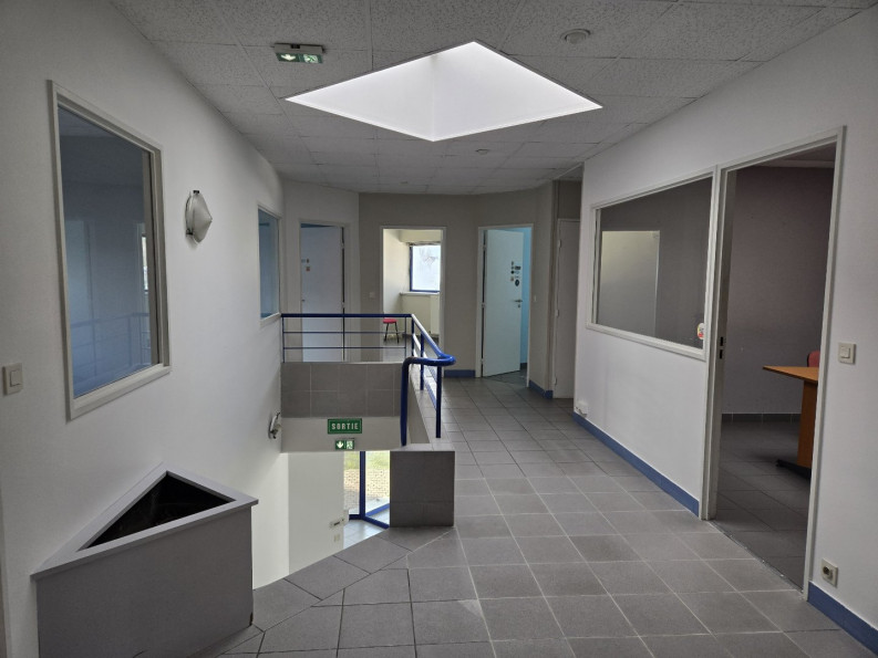 location Locaux d'activité Chambray Les Tours - Photo 1