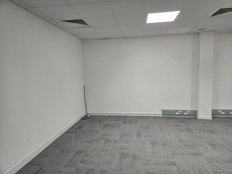 location Bureau Tours - Photo 5