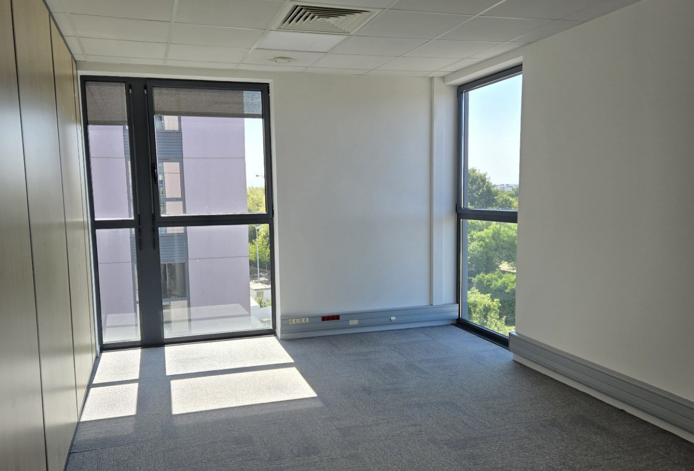 location Bureau Tours - Photo 3