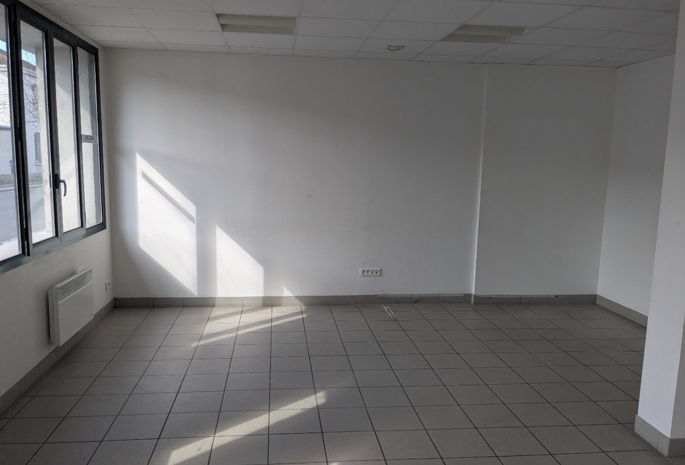 location Bureau Tours - Photo 2