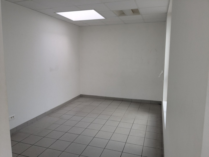 location Bureau Tours - Photo 3