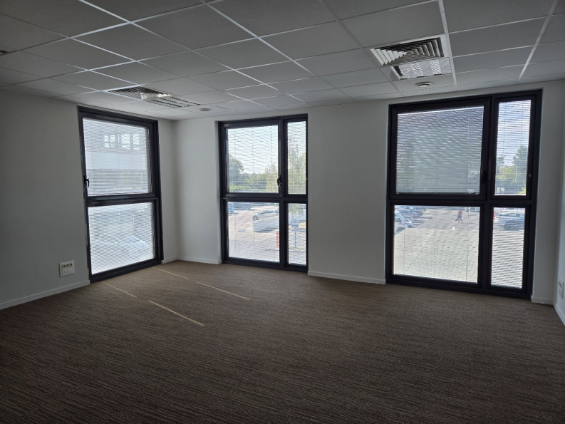 location Bureau Tours - Photo 2