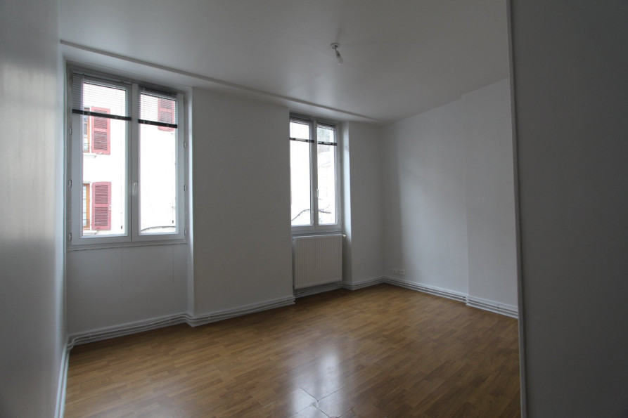 location Appartement ancien Voiron - Photo 2