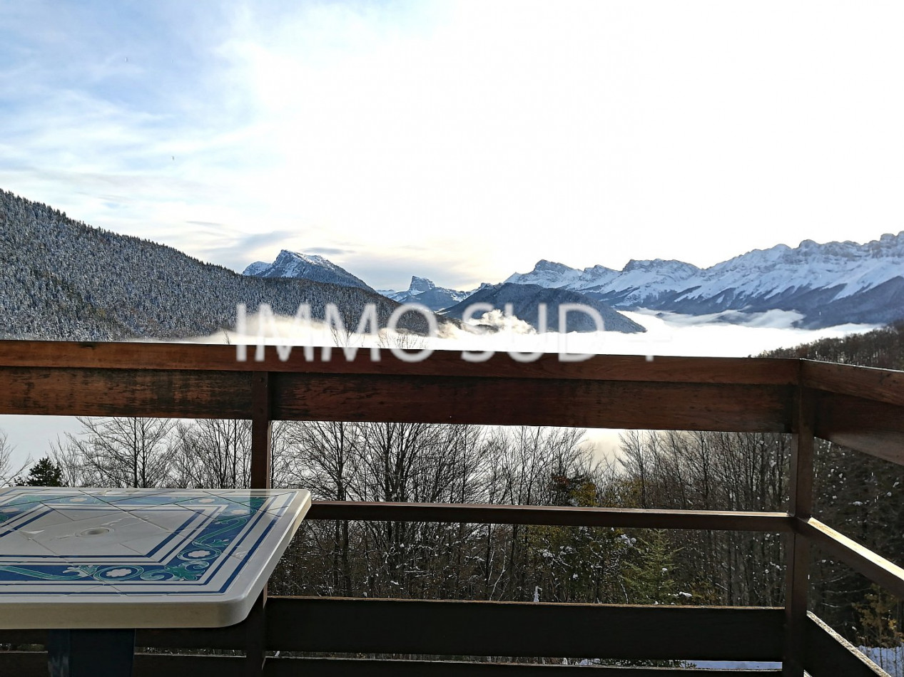 vente Studio Chateau Bernard - Photo 1