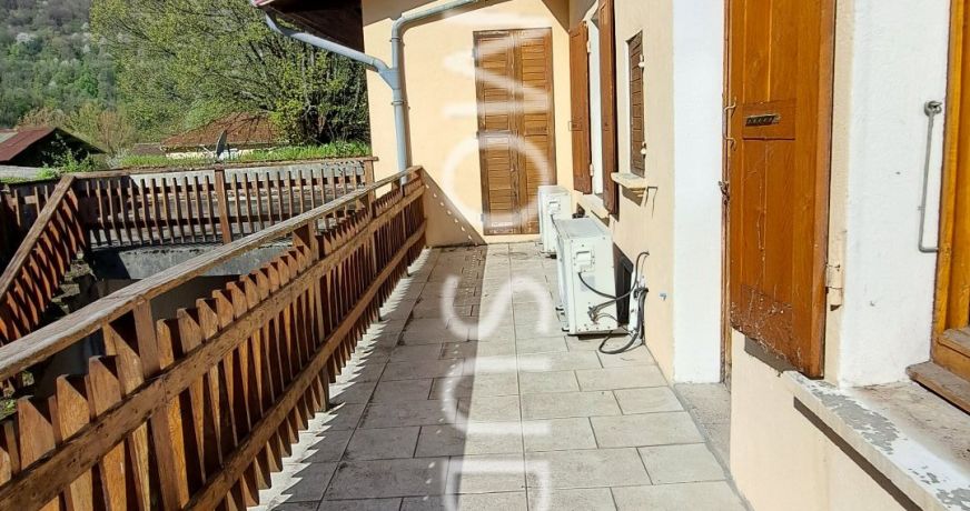 vente Ensemble immobilier Sechilienne