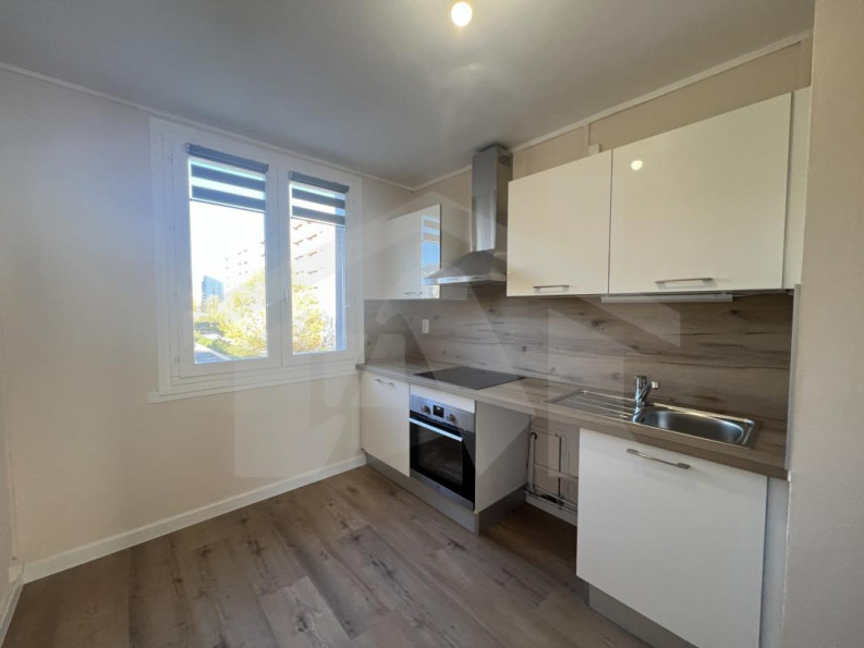 location Appartement Le Pont-de-claix - Photo 2