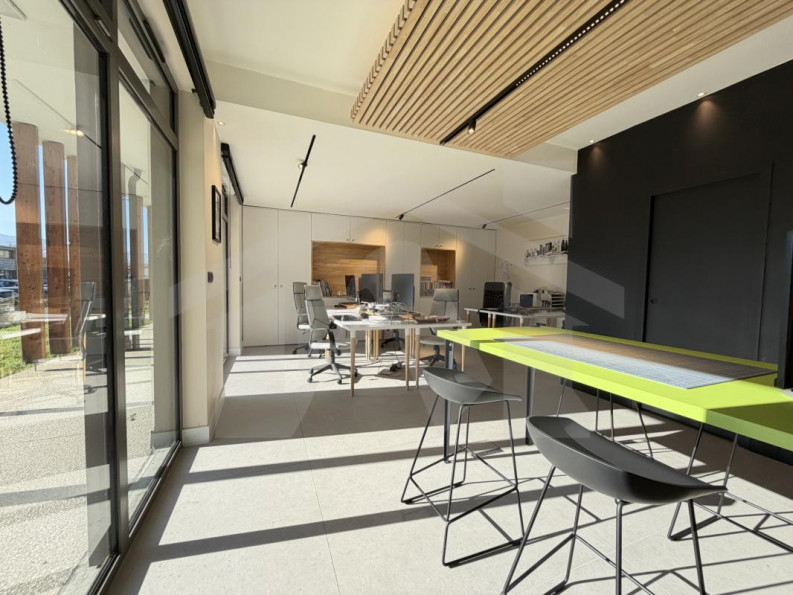 vente Local commercial Crolles - Photo 1