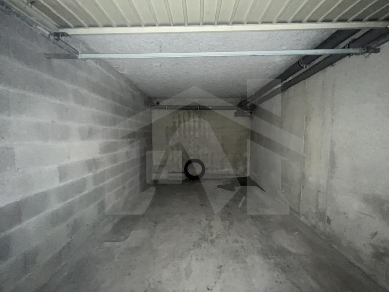 location Parking intérieur Saint-martin-d'hères - Photo 1