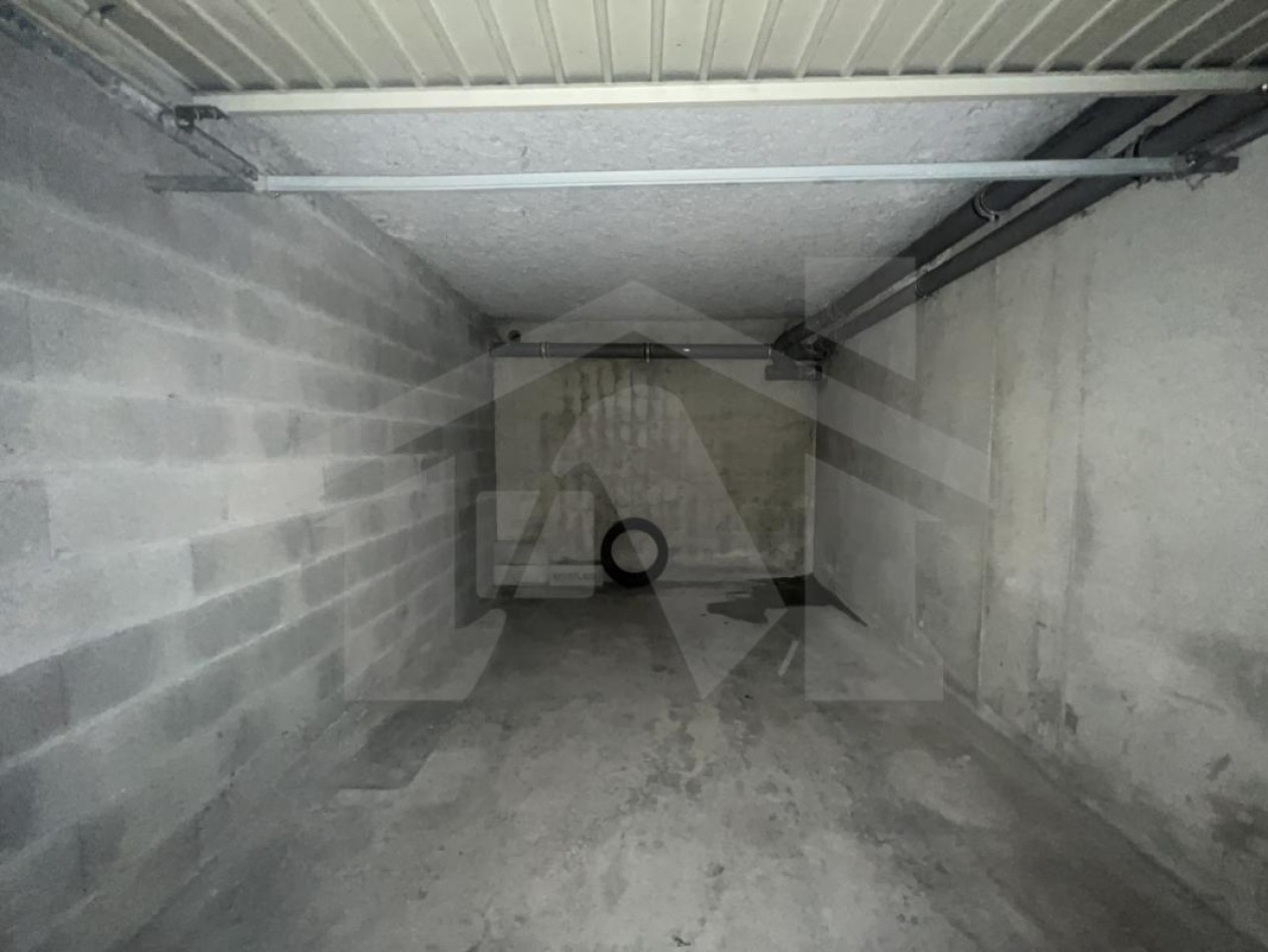 à louer Parking intérieur Saint-martin-d'hères - Photo 1