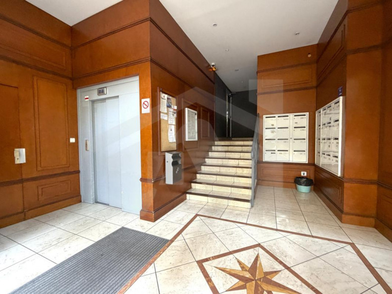 vente Appartement Lyon 7eme Arrondissement - Photo 3