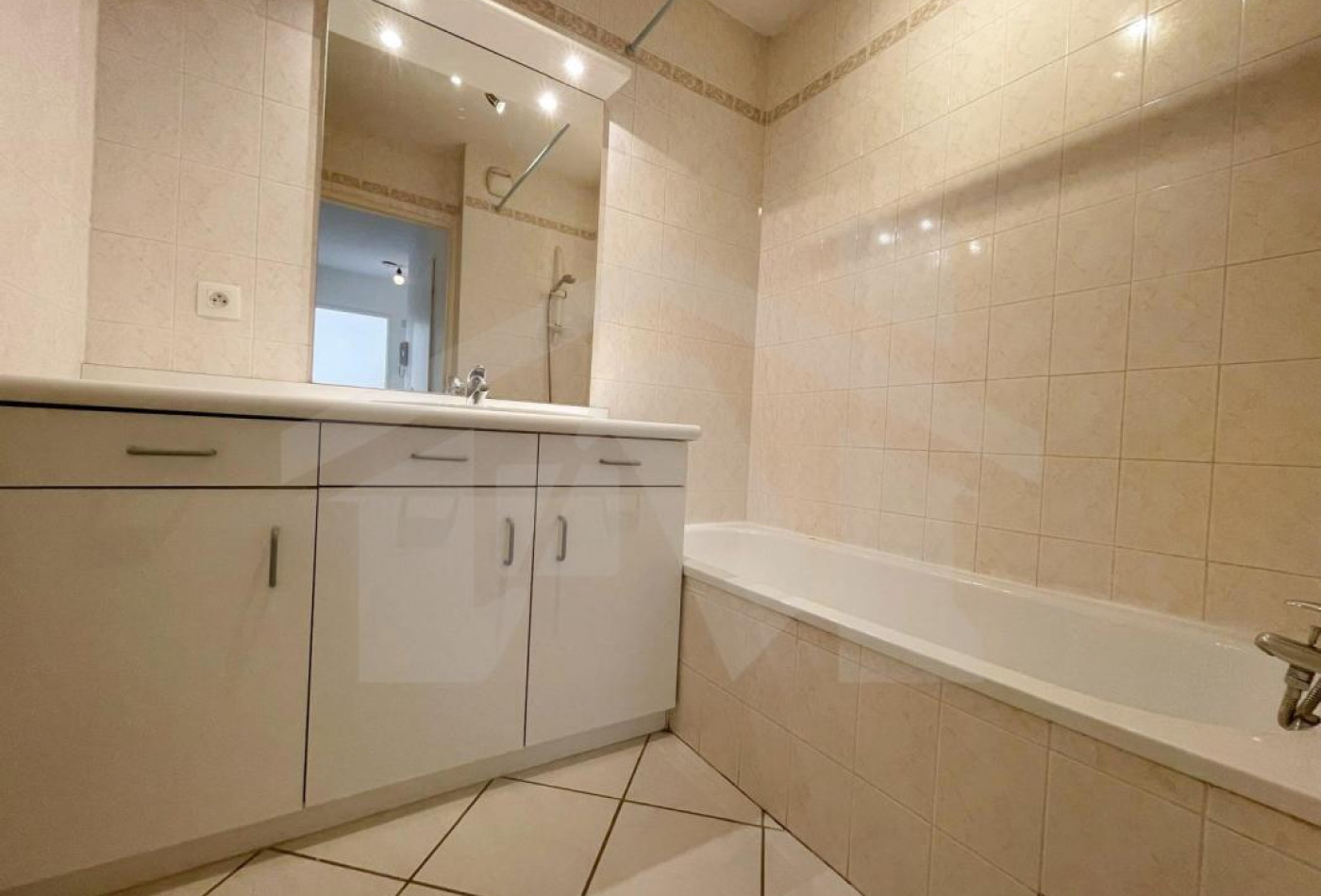 location Appartement Saint-nazaire-les-eymes - Photo 5