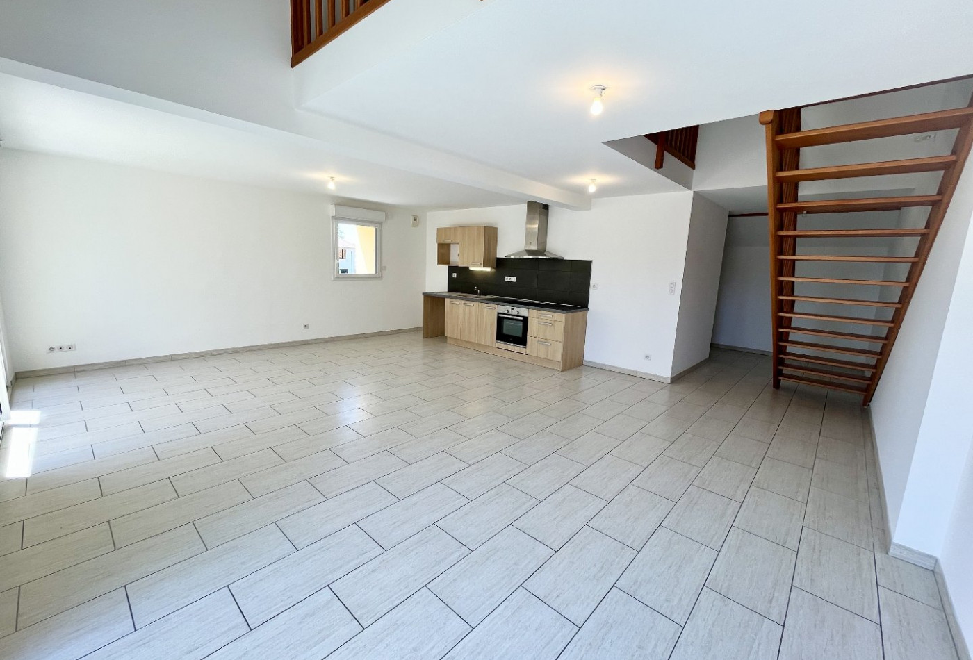 location Maison Annoisin Chatelans - Photo 2