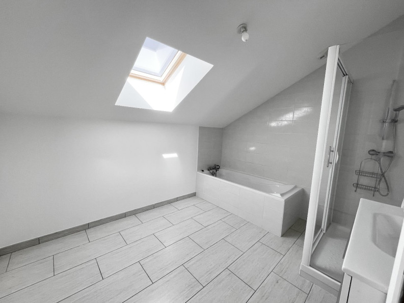 location Maison Annoisin Chatelans - Photo 4