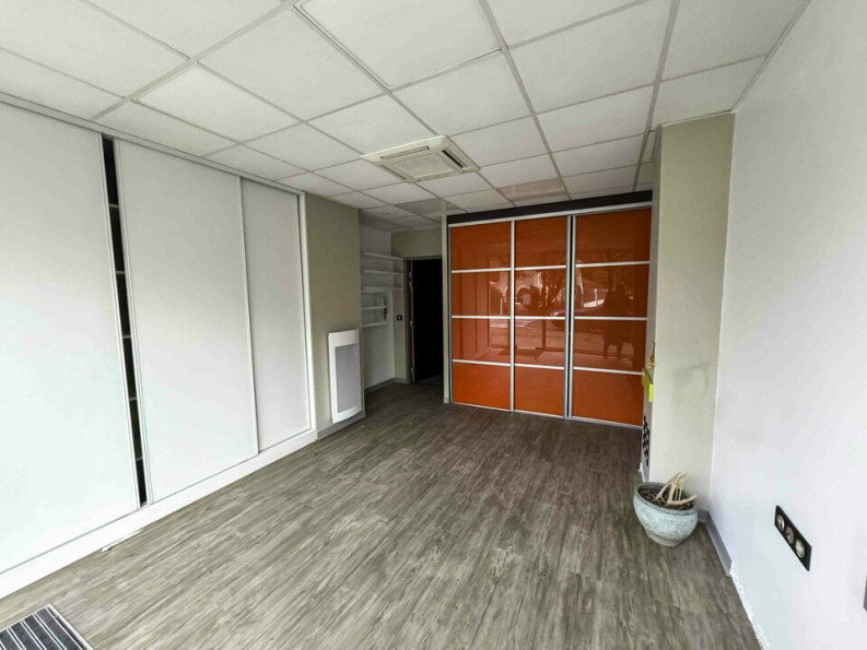 à louer Local commercial Bayonne - Photo 2