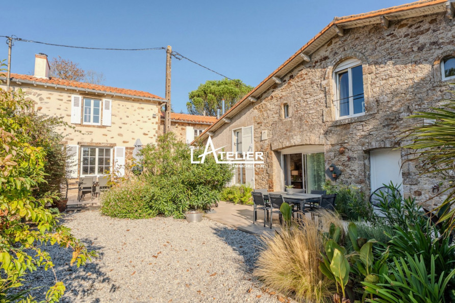 vente Ensemble immobilier Chateauthebaud - Photo 1