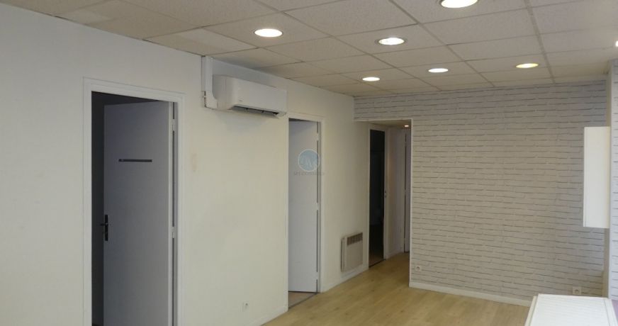 location Local commercial La Ferte Saint Aubin