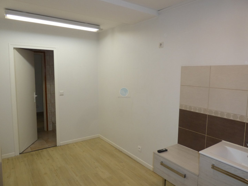 location Local commercial La Ferte Saint Aubin - Photo 4