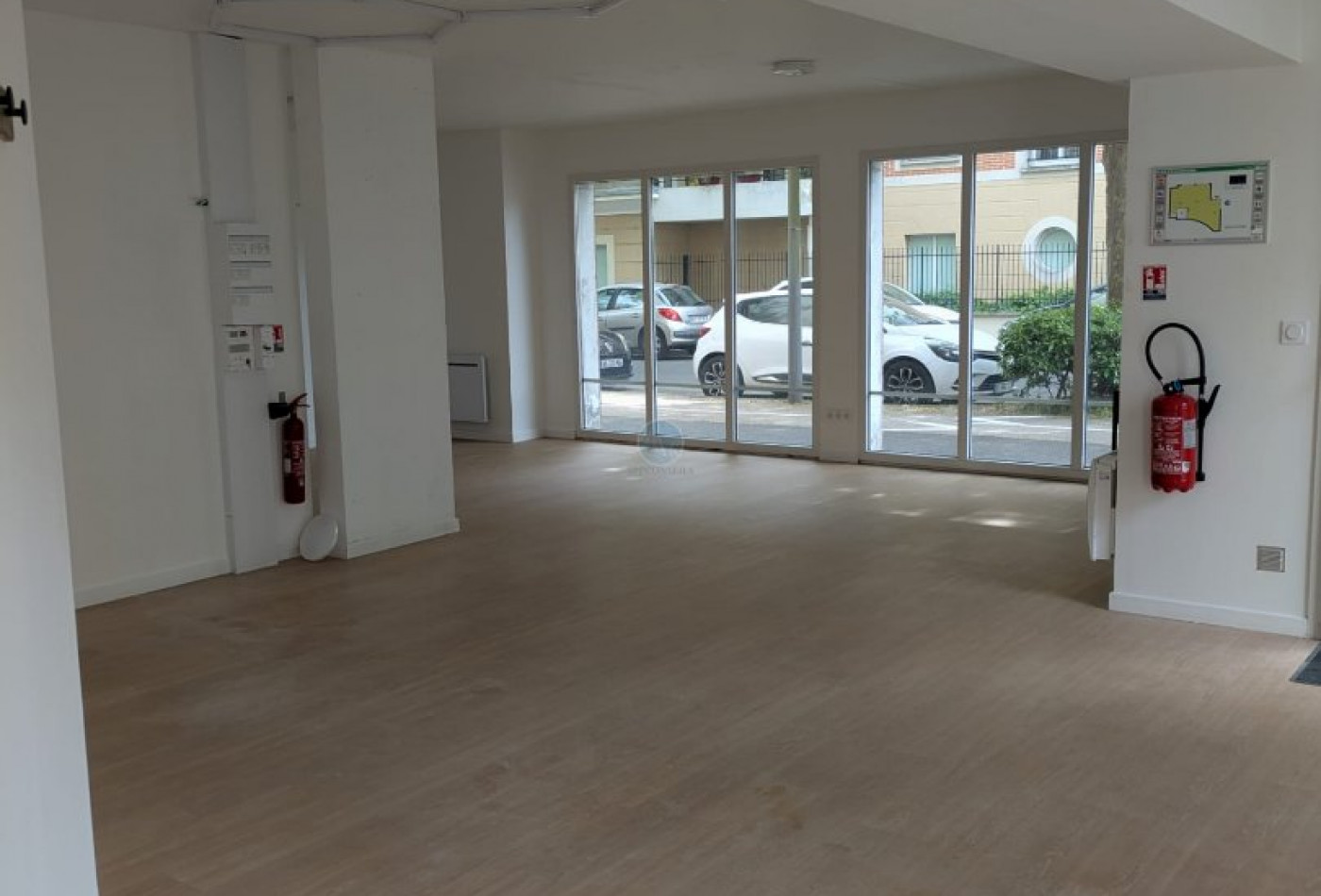 vente Local commercial Orleans - Photo 2