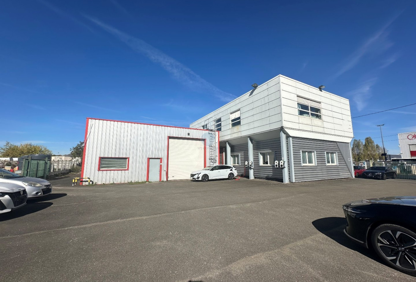 location Entrepots et bureaux Saint Jean De Braye - Photo 1