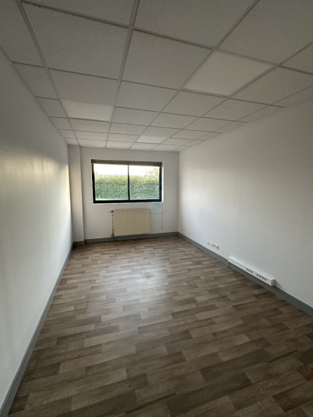 location Locaux d'activité Saint Jean De La Ruelle - Photo 2