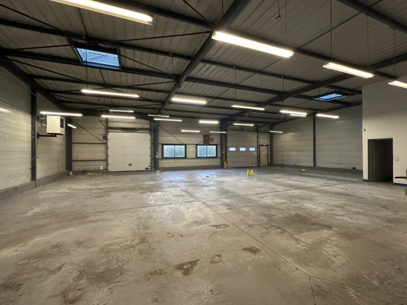 location Locaux d'activité Saint Jean De La Ruelle - Photo 1