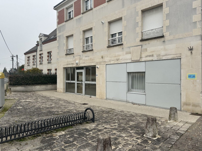 location Local commercial Saint Denis En Val - Photo 1