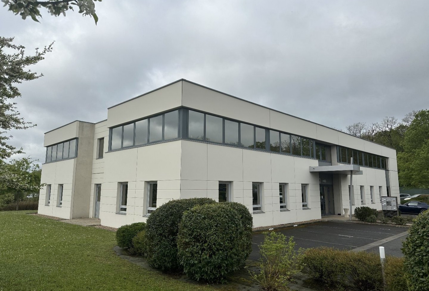 location Bureau Saran - Photo 1