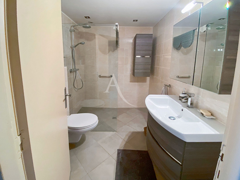 for sale Maison
Puy L Eveque
- Photo 9