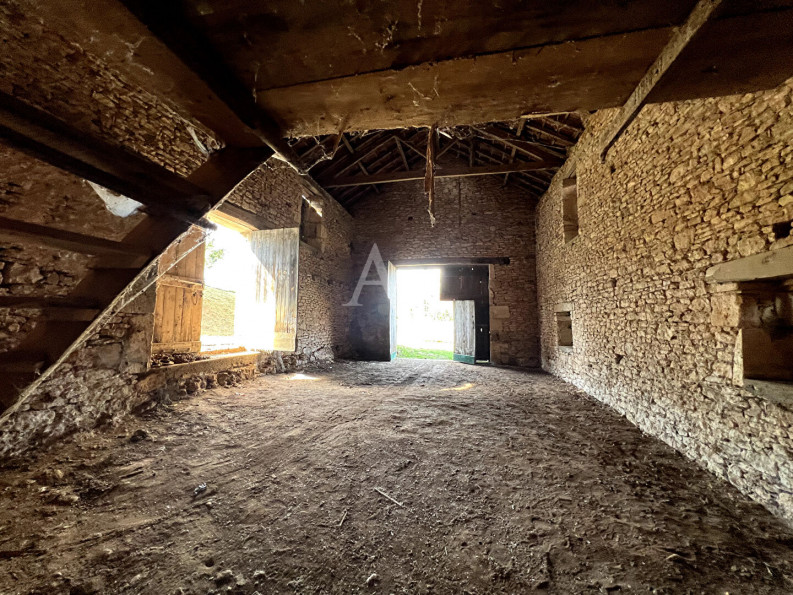 à vendre Grange
Puy L Eveque
- Photo 5