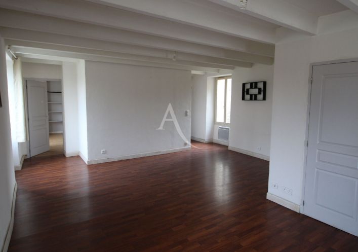 for sale Maison de ville 
Puy L Eveque