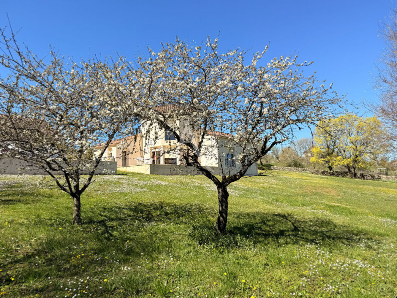 à vendre Maison
St Vincent Rive D Olt
- Photo 1