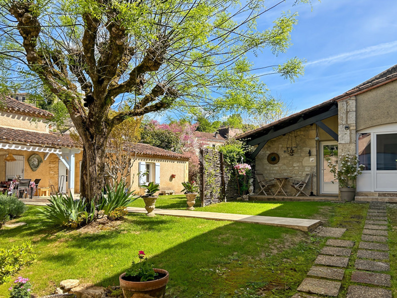 à vendre Maison
Puy L Eveque
- Photo 1