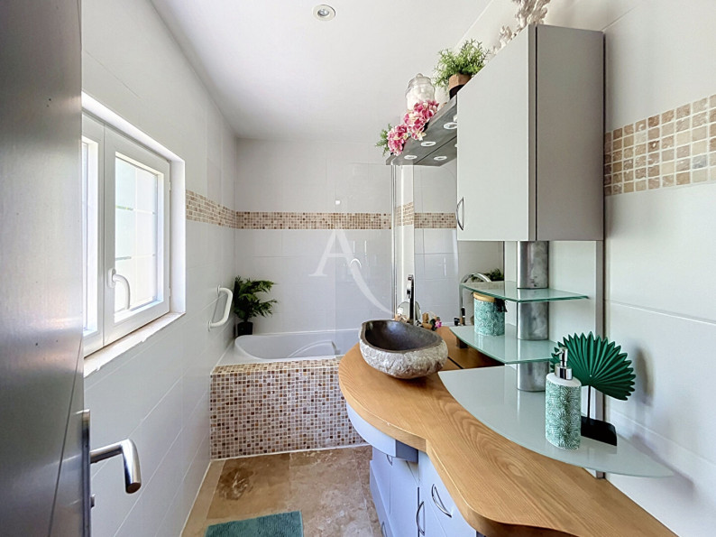 à vendre Maison
Douelle
- Photo 6