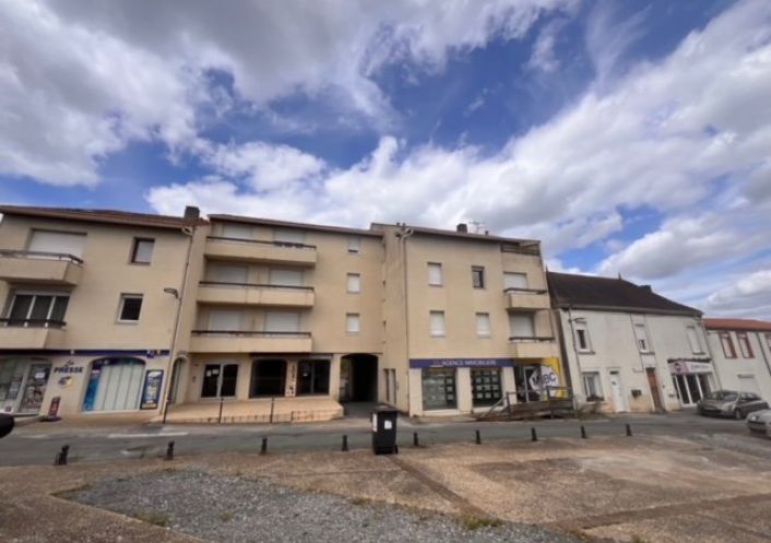 location Local commercial Saint Pierre Montlimart