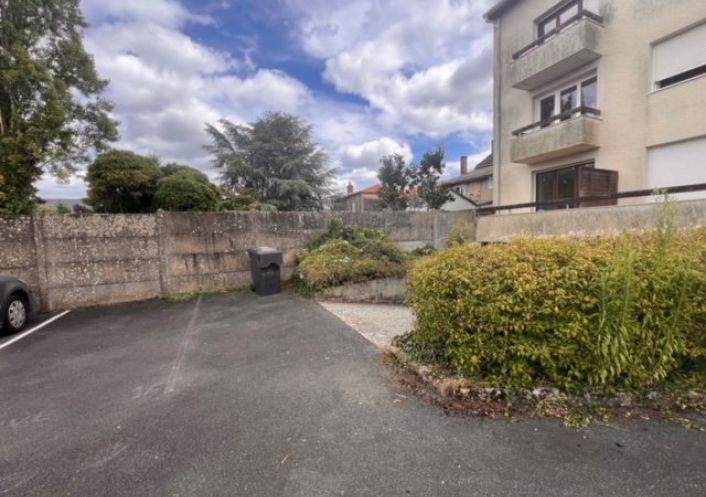 location Local commercial Saint Pierre Montlimart