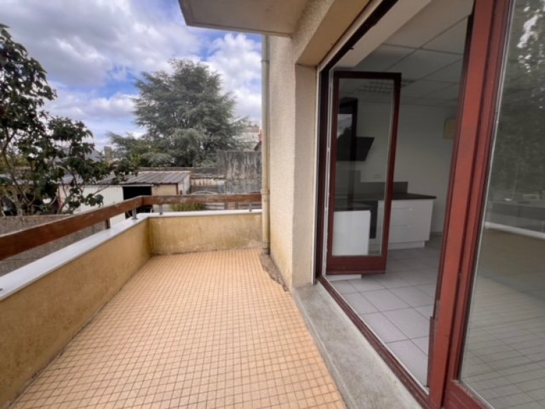 location Local commercial Saint Pierre Montlimart - Photo 2