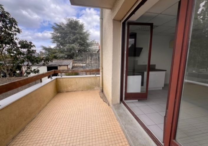location Local commercial Saint Pierre Montlimart