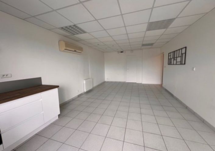 location Local commercial Saint Pierre Montlimart