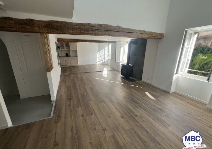 location Appartement rénové La Chapelle Saint Florent