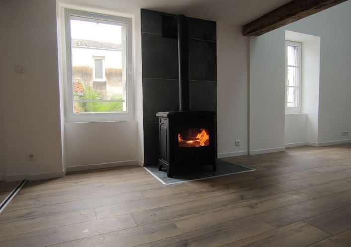 location Appartement rénové La Chapelle Saint Florent