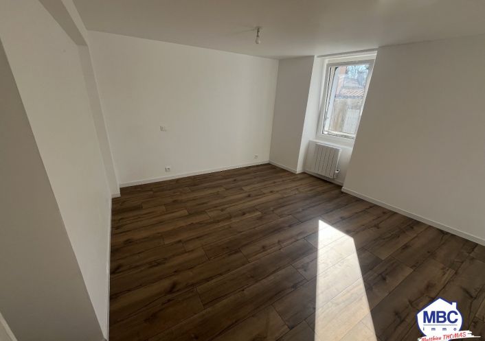 location Appartement rénové La Chapelle Saint Florent