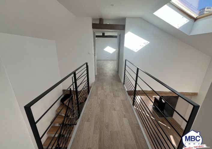 location Appartement rénové La Chapelle Saint Florent