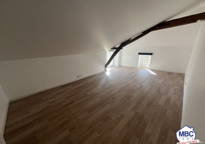 location Appartement rénové La Chapelle Saint Florent