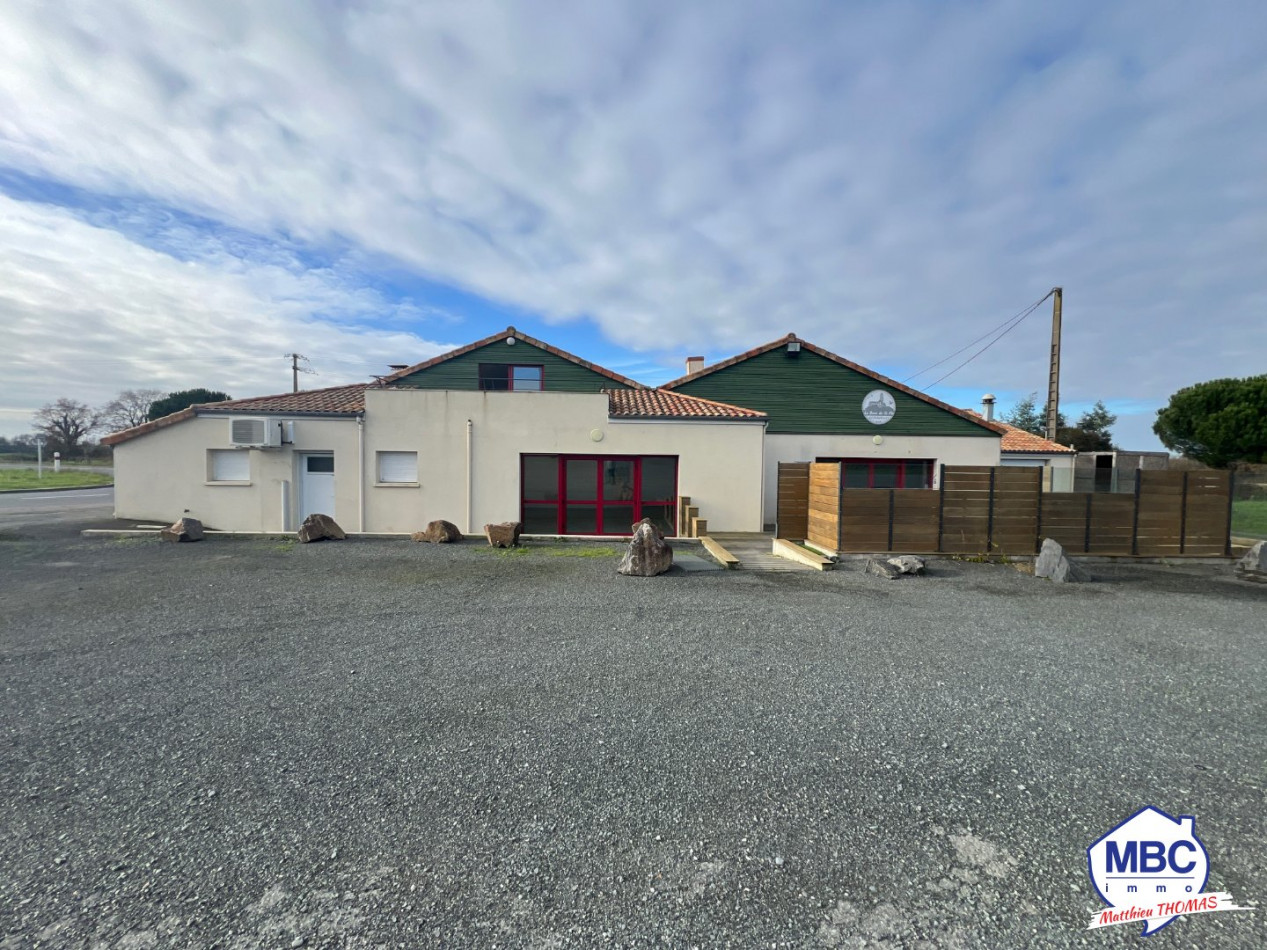 sale Local commercial Mauges-sur-loire - Photo 1
