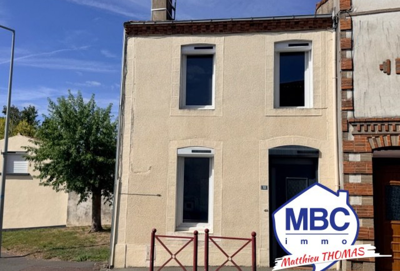 vente Maison Yzernay - Photo 1