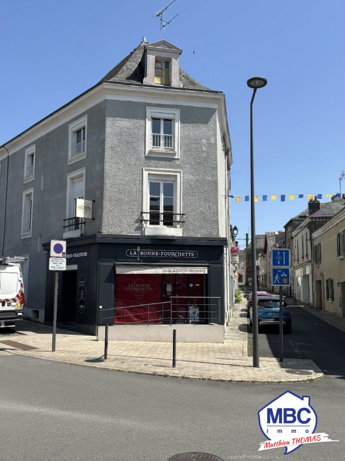 sale Ensemble immobilier Beaupreau En Mauges - Photo 1