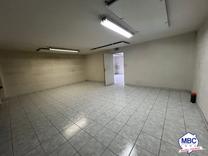 location Local commercial Beaupreau En Mauges - Photo 4