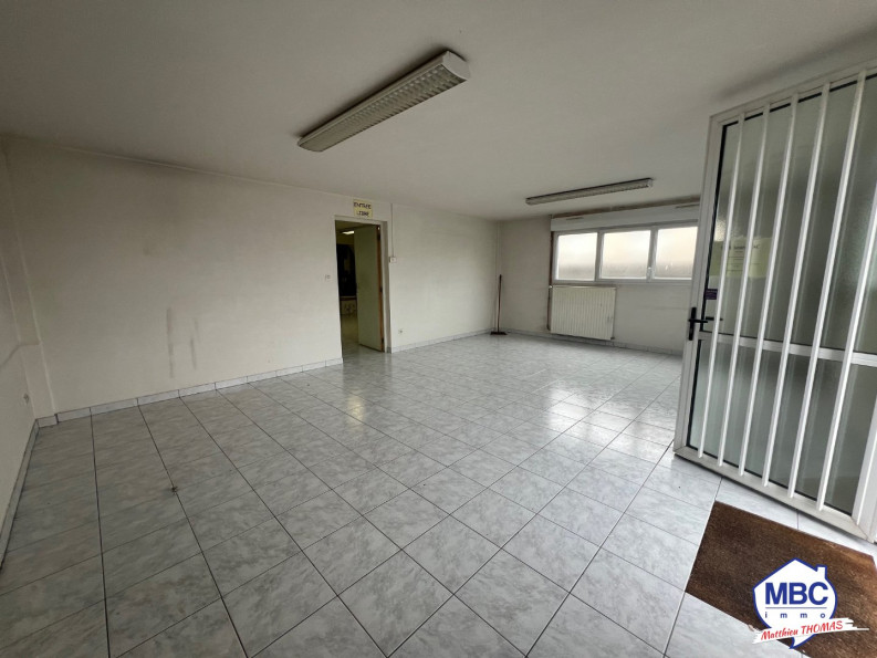 location Local commercial Beaupreau En Mauges - Photo 3