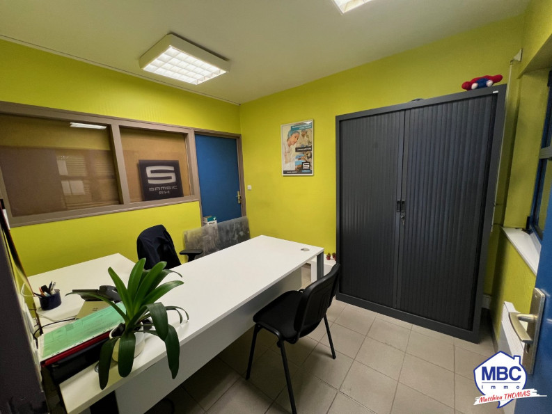 location Local commercial Beaupreau En Mauges - Photo 2