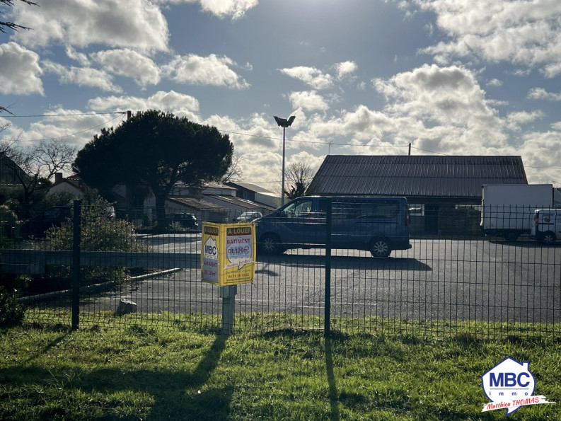 location Local commercial Beaupreau En Mauges - Photo 1